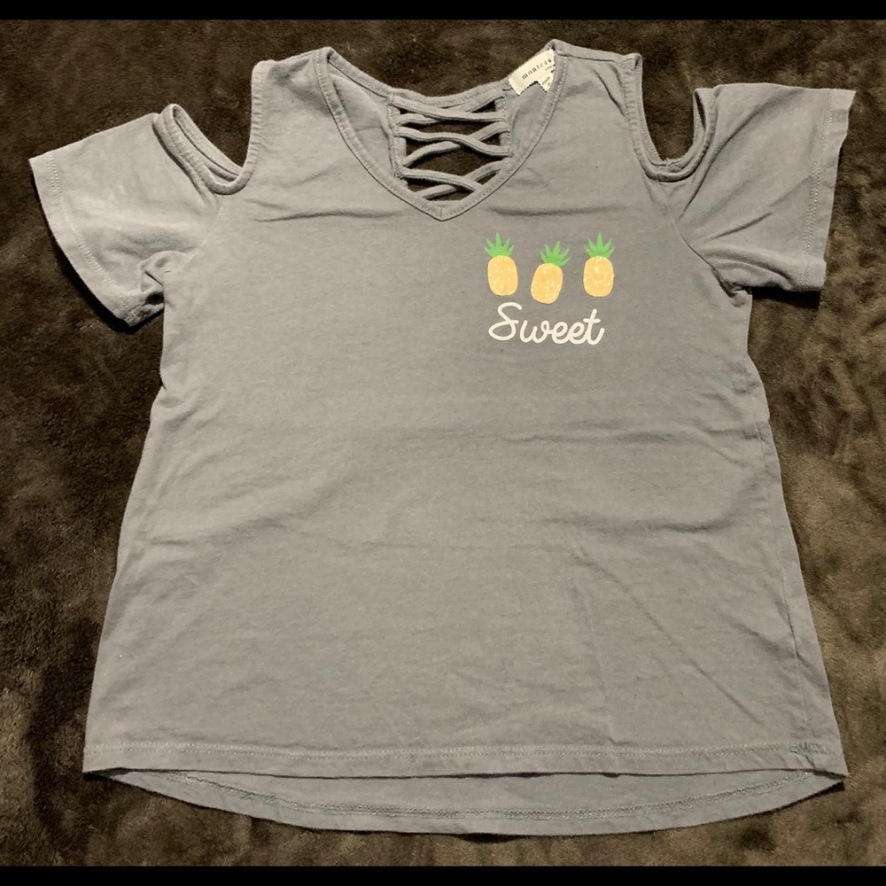 🍀Monteau Girls Medium Blouse peekaboo shoulders